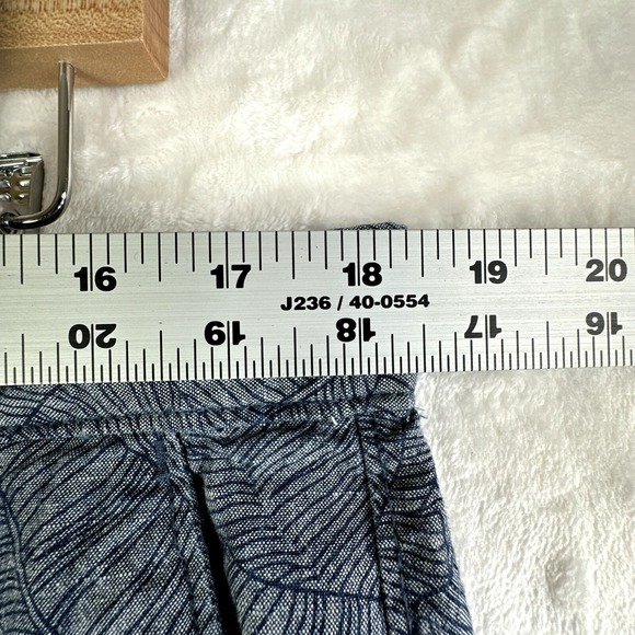 Banana Republic Mens Emerson Shorts 35 Blue‎ Leaf Print Travel Spring Break - Picture 10 of 12